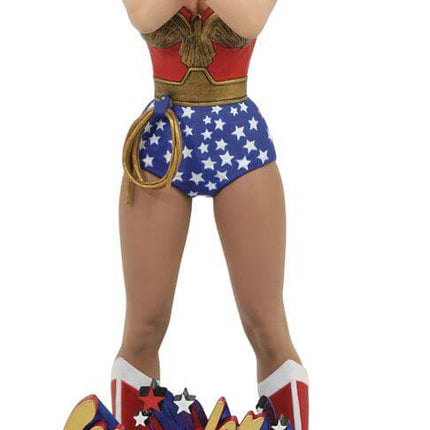 DC Comic Gallery PVC Statuetka Lindy Carter Wonder Woman 23cm